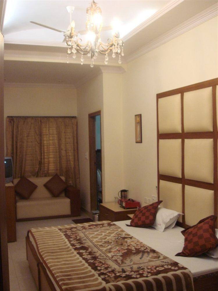 Vivek Hotel Neu-Delhi Exterior foto