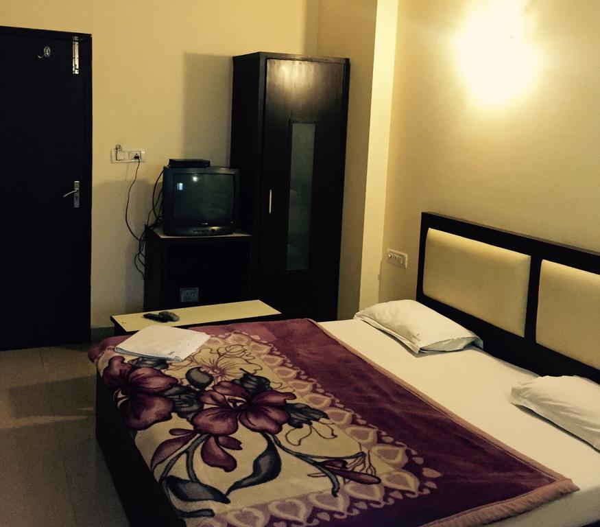 Vivek Hotel Neu-Delhi Exterior foto