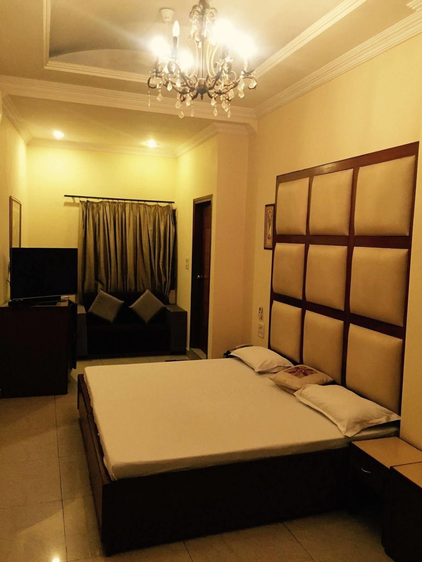 Vivek Hotel Neu-Delhi Exterior foto
