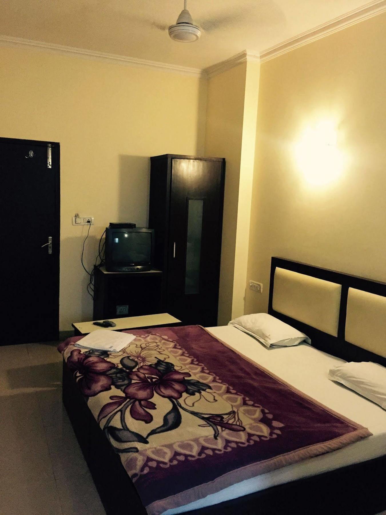 Vivek Hotel Neu-Delhi Exterior foto