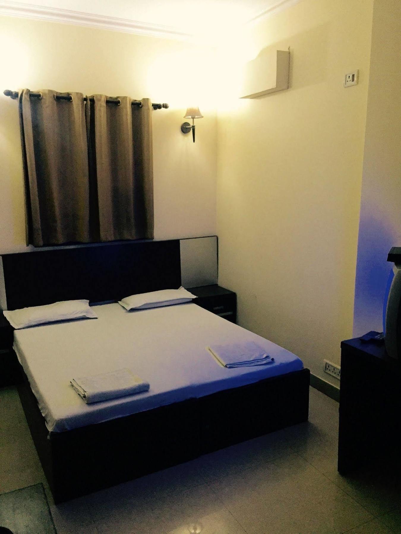 Vivek Hotel Neu-Delhi Exterior foto